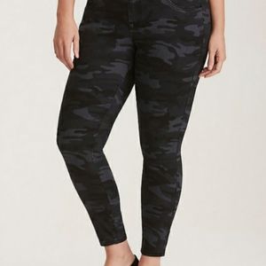 20R Torrid Camo jeggings